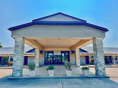 Owensville Motor Inn