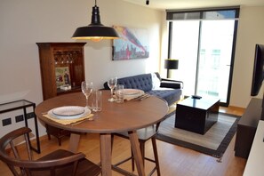 Apartment, 1 Double Bed, Private Bathroom | In-room dining