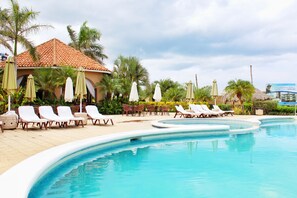Poolside bar - Suite Rivas 126 Gran Pacifica Resort (Villa El Carmen)