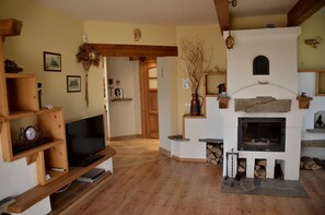 Comfort-Apartment, Bergblick | Wohnzimmer | Flachbildfernseher, Kamin, Netflix