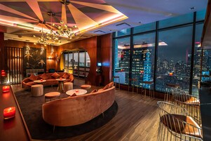 2 bars/lounges, rooftop bar