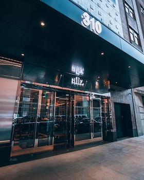 Hotel Exterior at Aliz Hotel Times Square