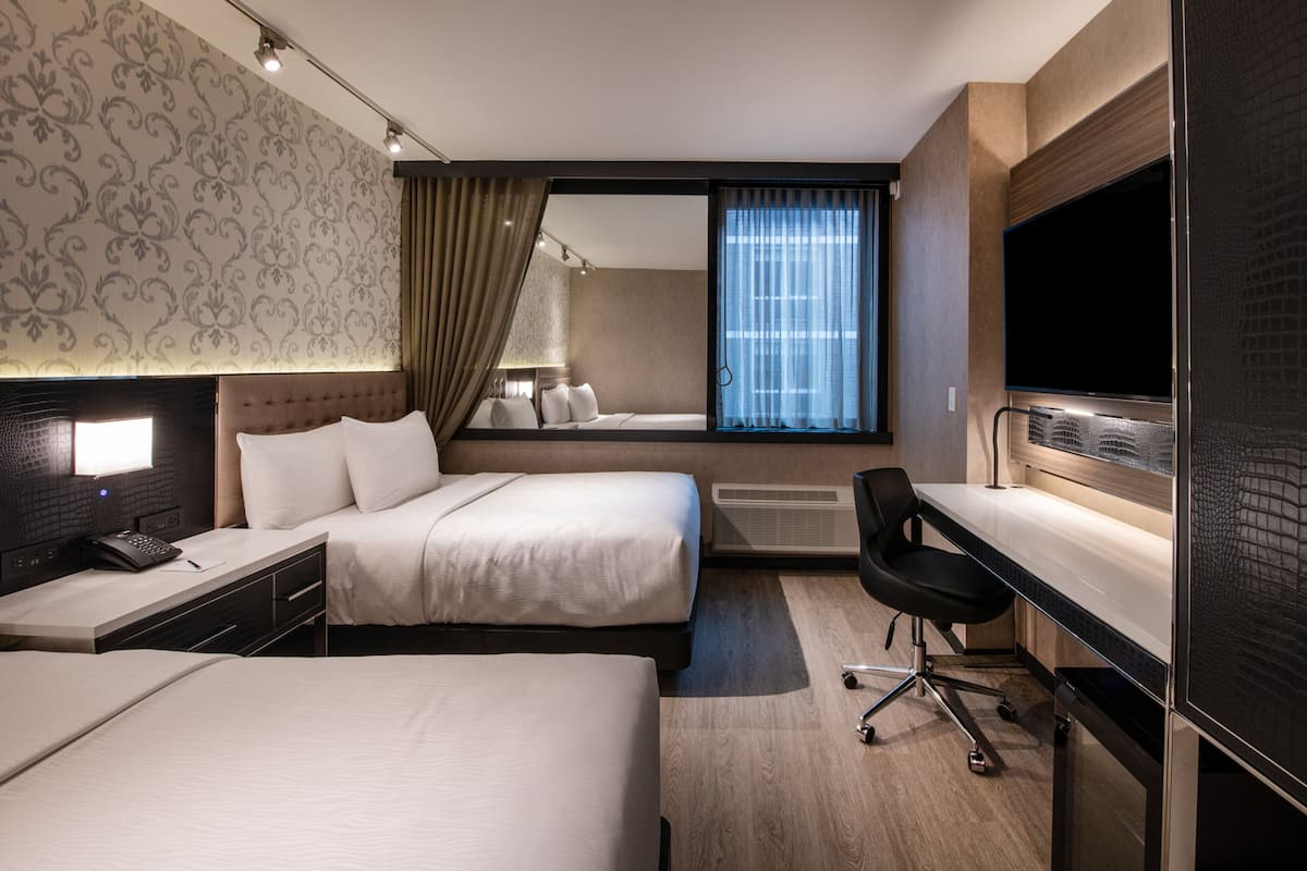 Premium bedding, in-room safe, desk, blackout drapes