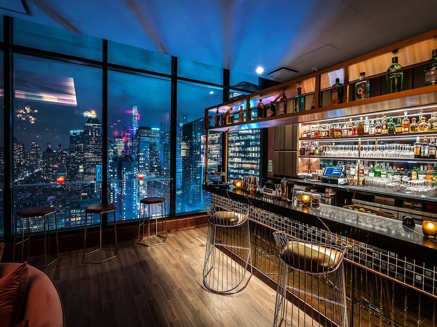 2 bars/lounges, rooftop bar