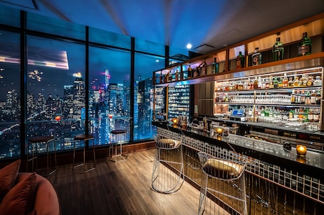 2 bars/lounges, rooftop bar