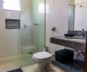 Casa | Baño | Regadera y toallas 