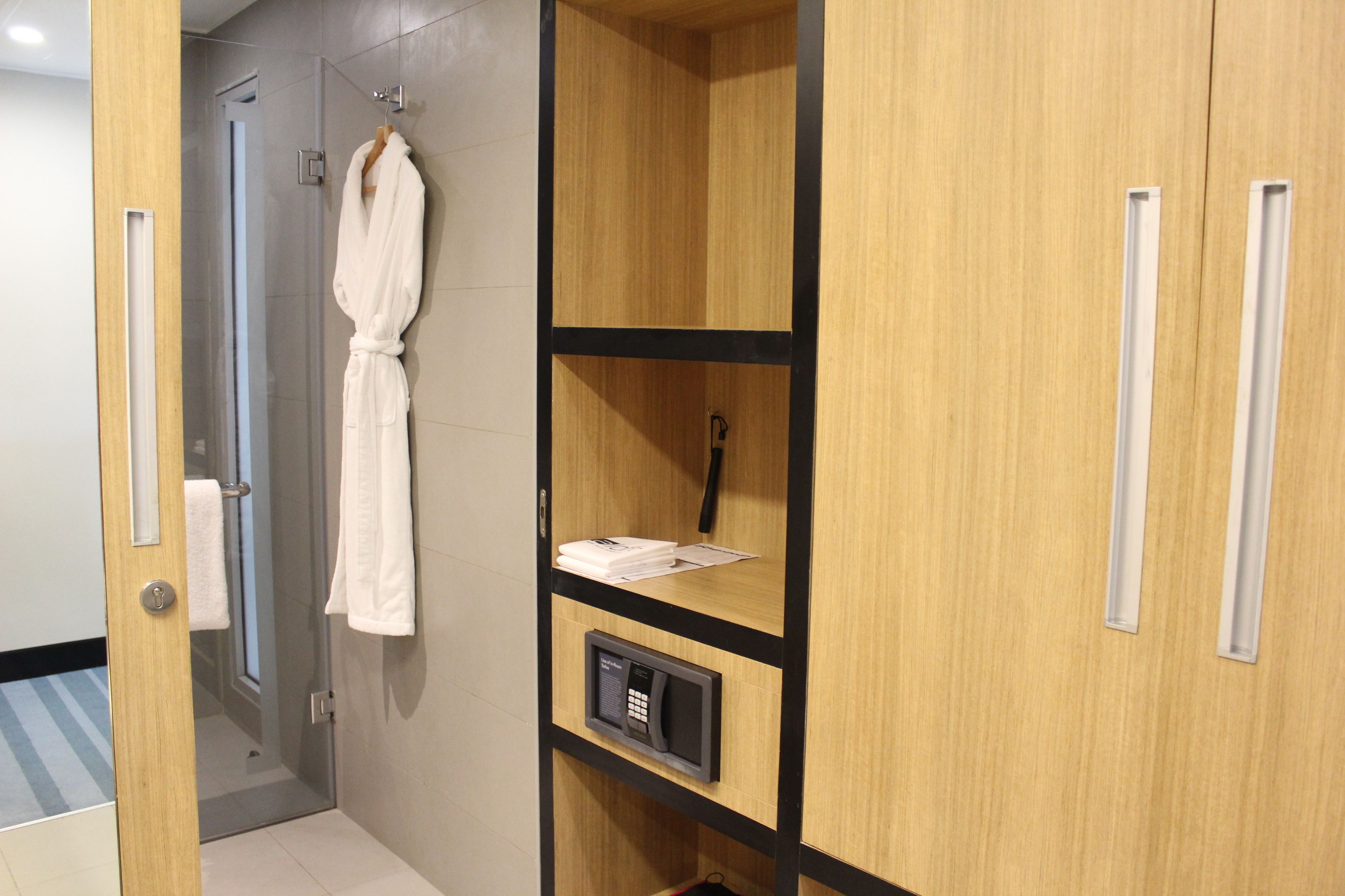 aloft, room, 1 king bed | bathroom | shower, rainfall showerhead, free toiletries, hair dryer