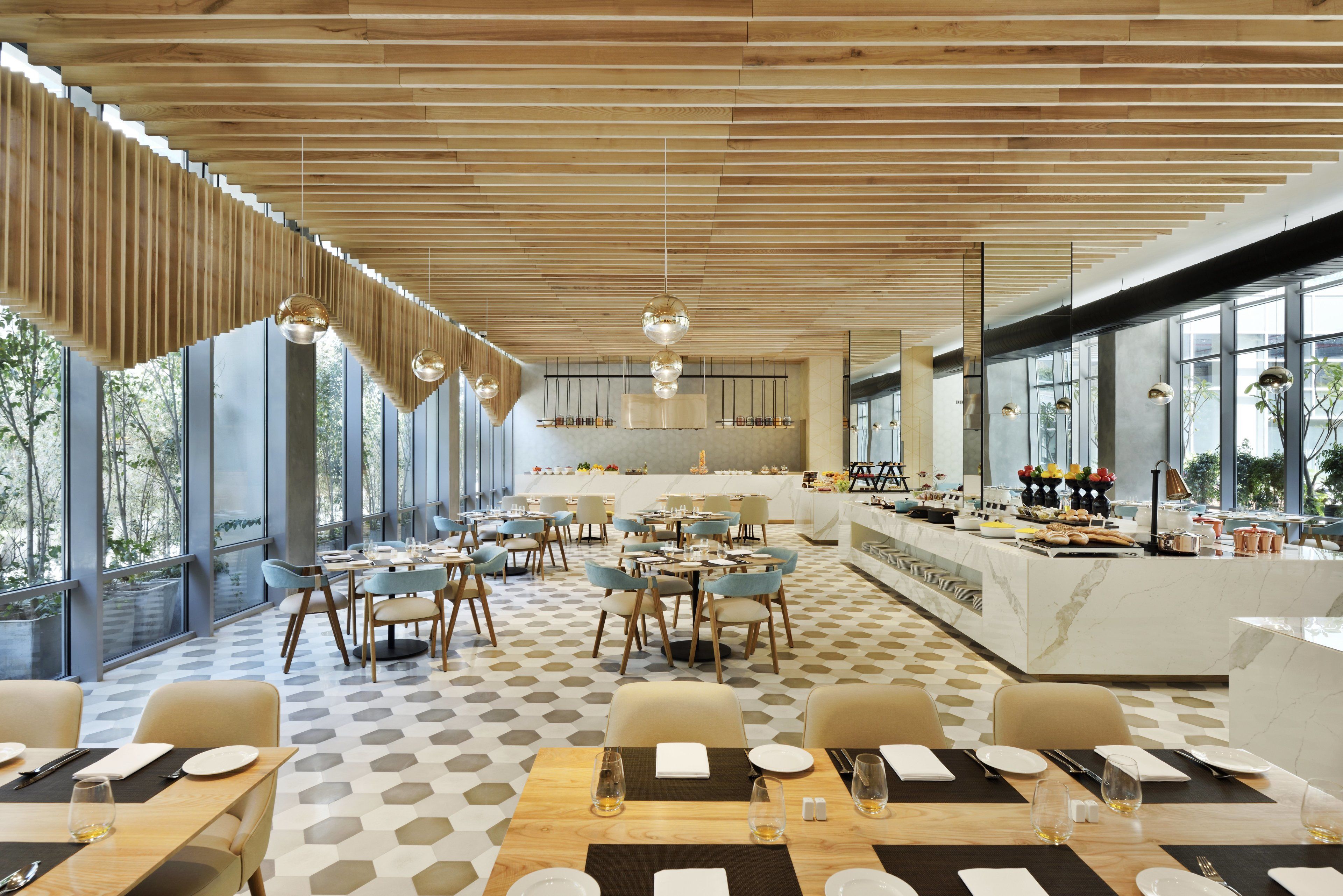 2 间餐厅，供应早餐、午餐和晚餐，国际美食