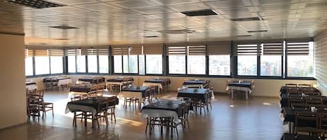 Tägliches inbegriffenes Frühstücksbuffet
