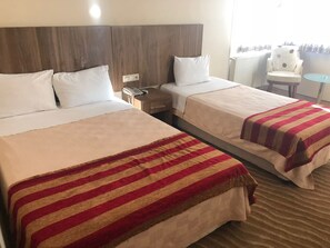 Premium kamer, 1 twee- of 2 eenpersoonsbedden | Verduisterende gordijnen, geluiddichte muren, gratis wifi, beddengoed