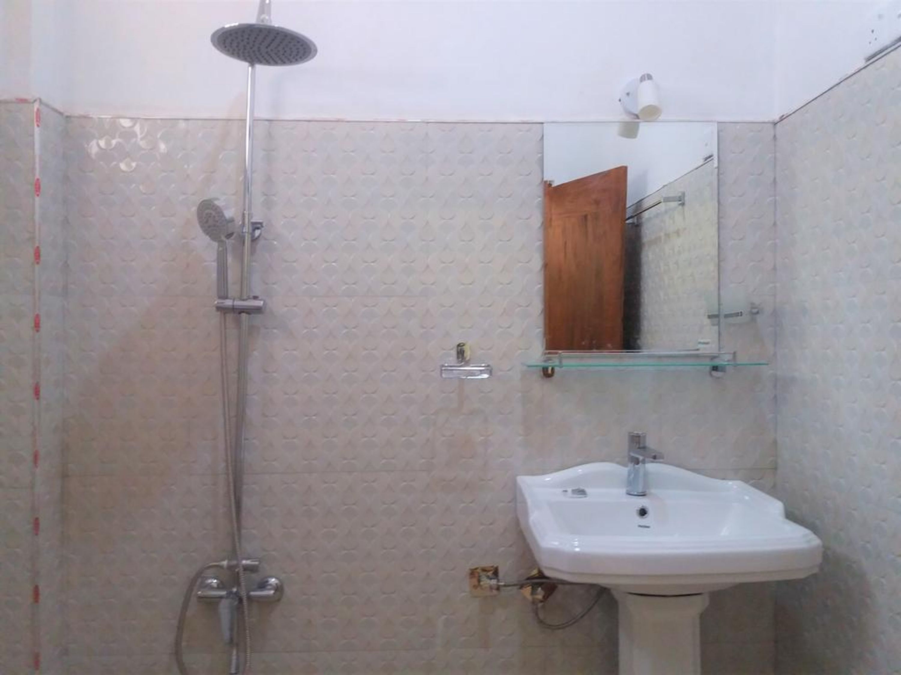 Photo - Dinaro Guest