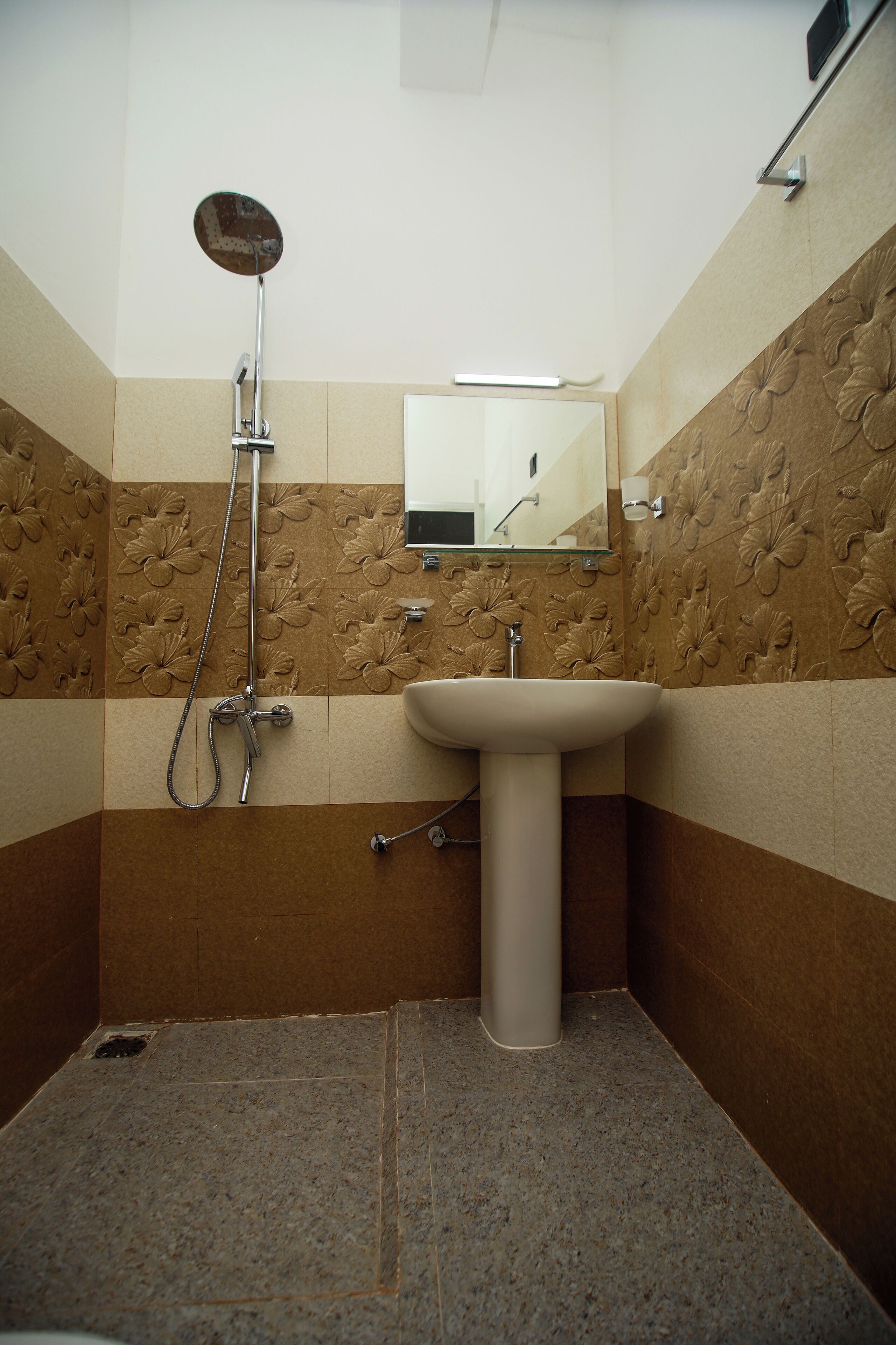 Photo - Dinaro Guest