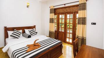 Deluxe Double Room | Blackout drapes, bed sheets
