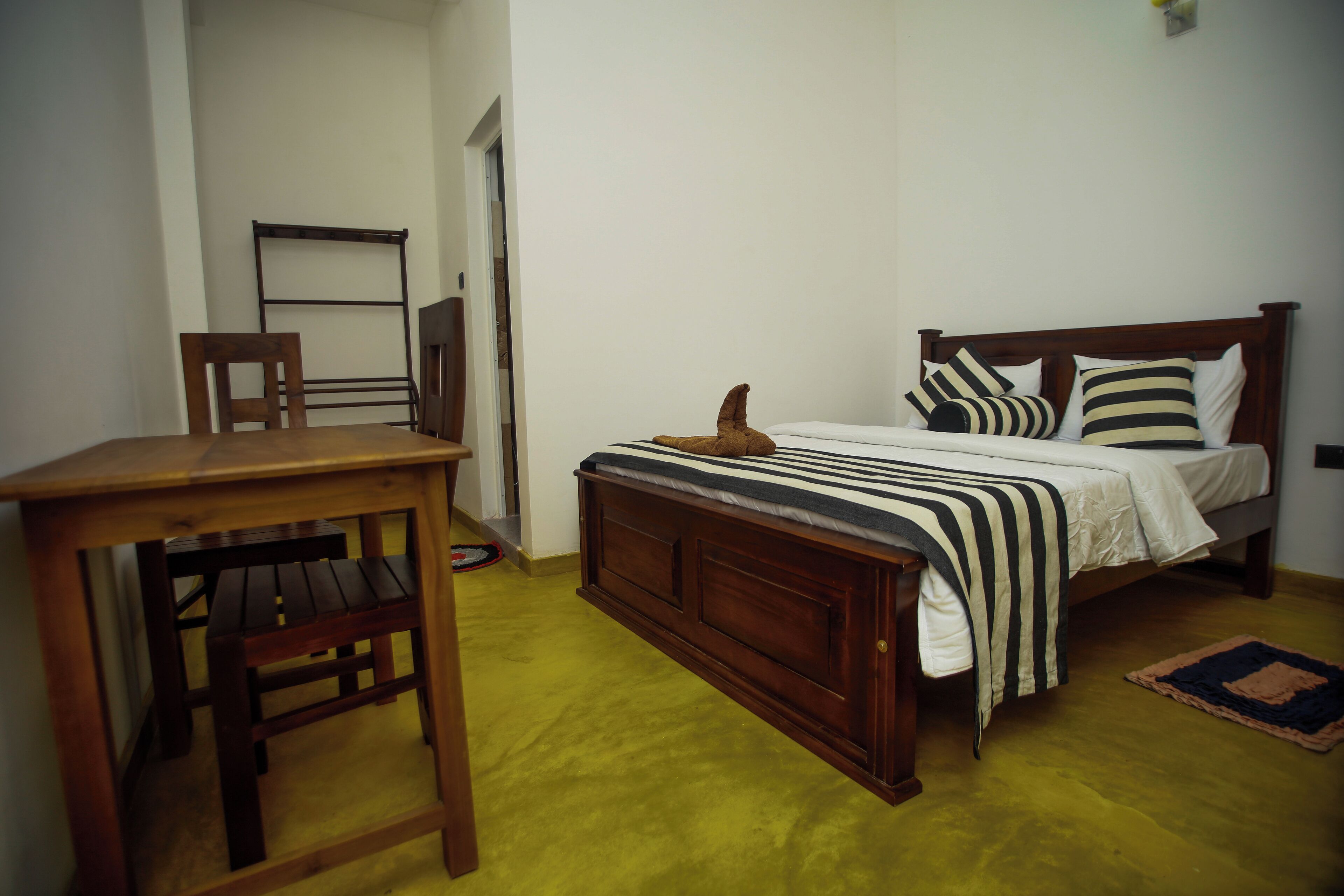 Photo - Dinaro Guest