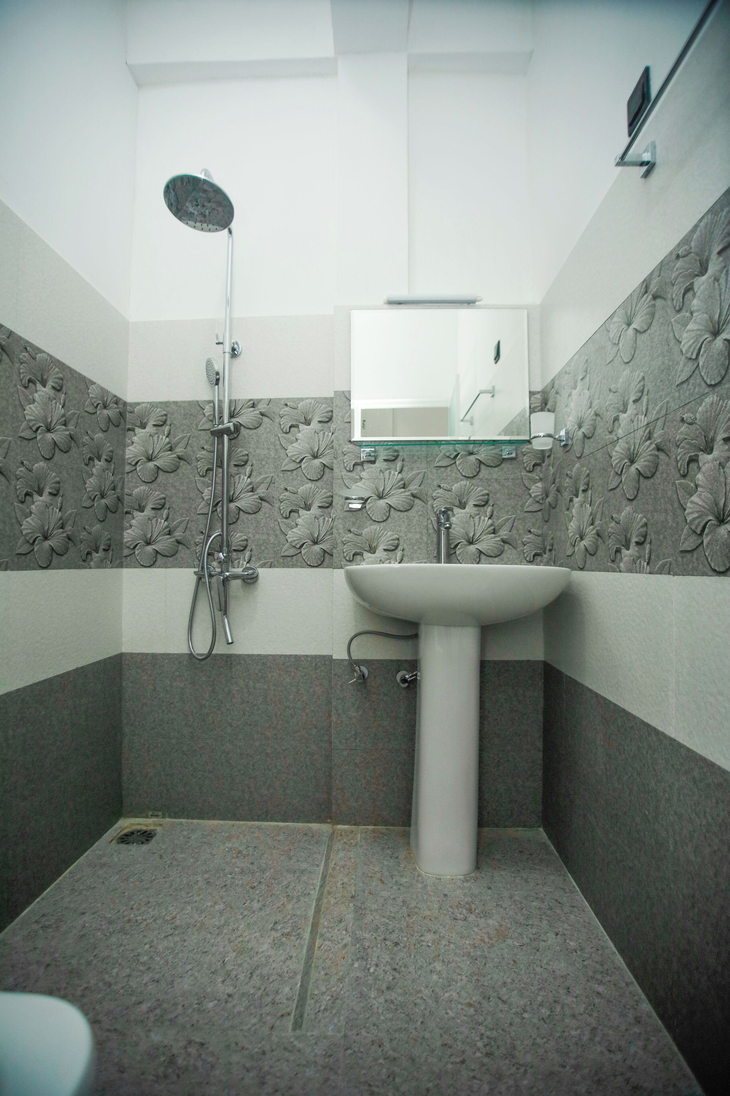 Photo - Dinaro Guest