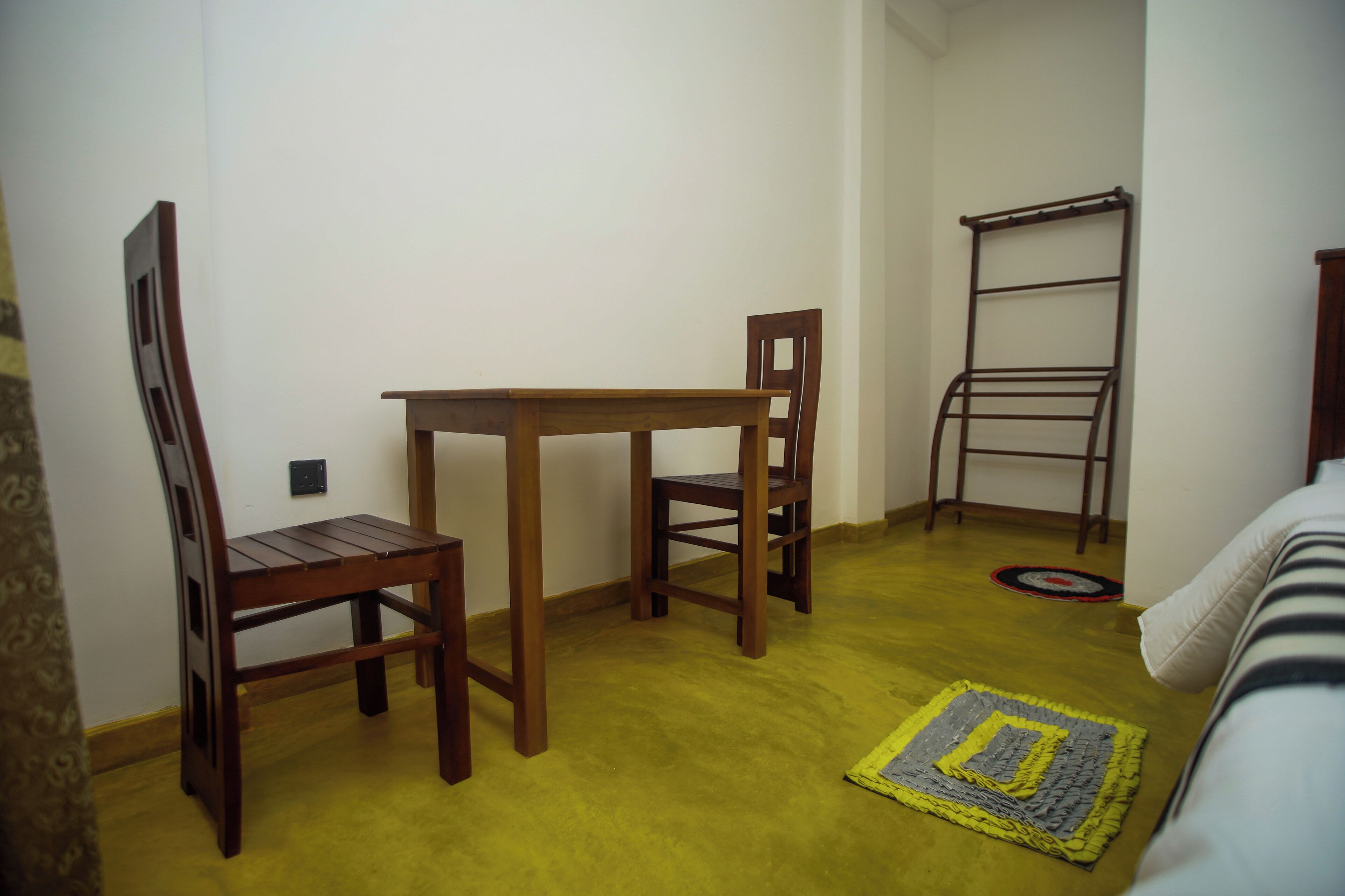 Photo - Dinaro Guest