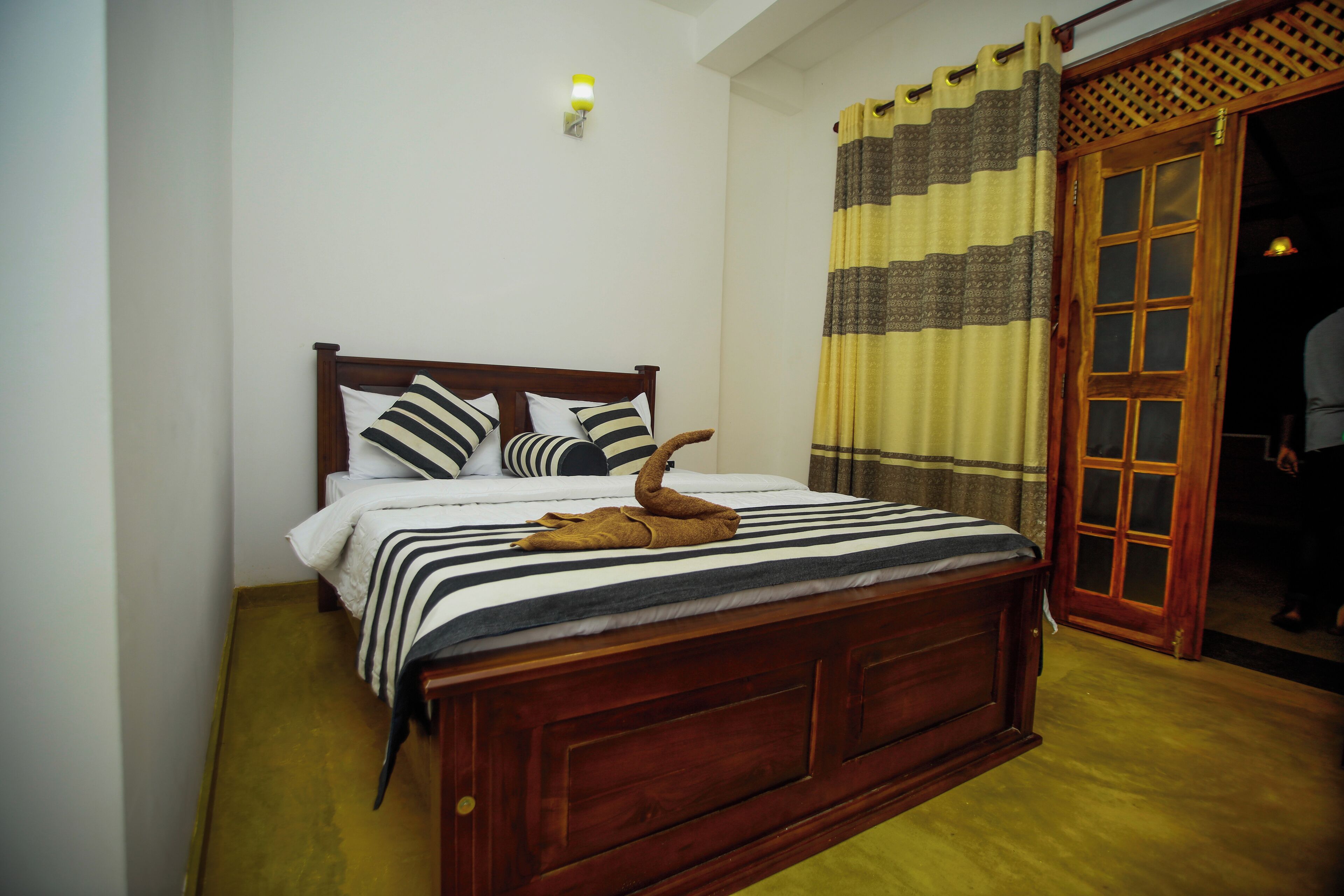 Photo - Dinaro Guest