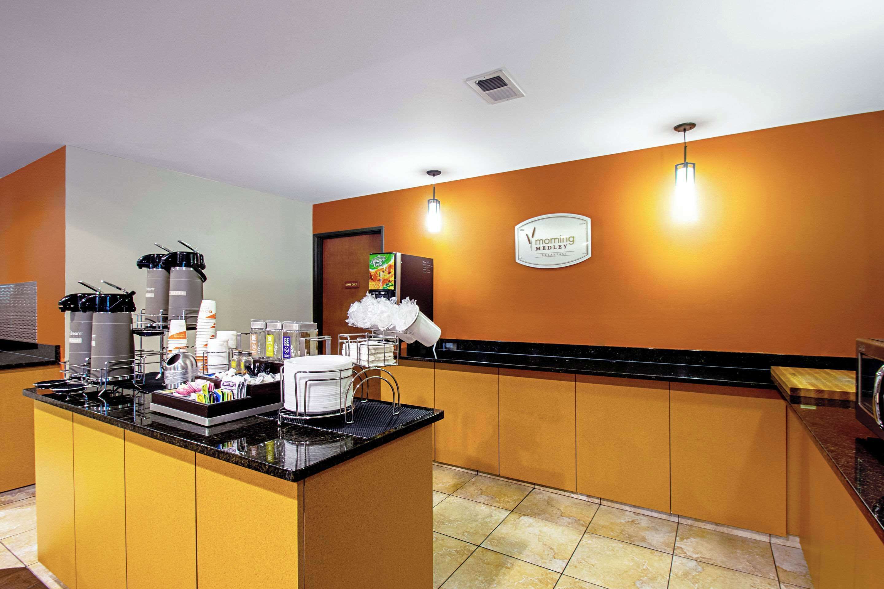 free daily continental breakfast