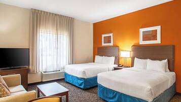 Hochwertige Bettwaren, Zimmersafe, Schreibtisch, Verdunkelungsvorhänge