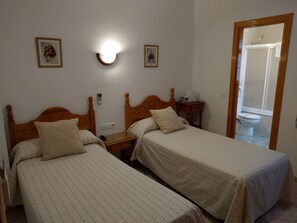 Superior Double Room | Desk, iron/ironing board, cribs/infant beds, rollaway beds - Hostal Andalucia (Nerja)