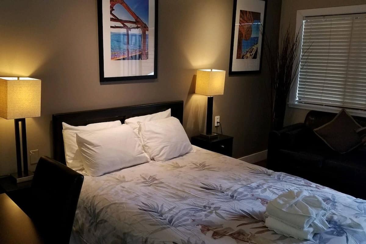 1 bedroom, Egyptian cotton sheets, premium bedding