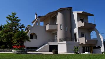 Mặt tiền nơi lưu trú