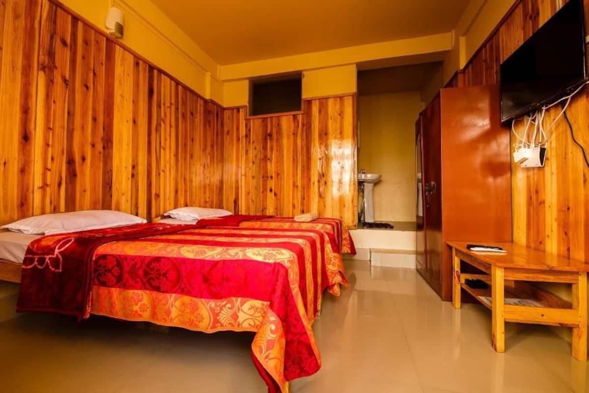 Standard Room | Katil lipat simpan/tambahan 