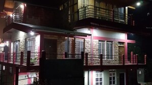Fachada del alojamiento - Noche