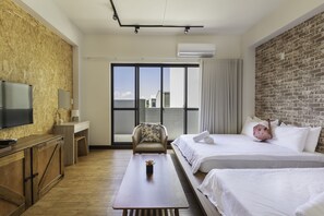 ห้องพักสำหรับสี่ท่าน, ห้องน้ำรวม | โต๊ะทำงาน, ผ้าม่านกันแสง, ห้องเก็บเสียง, Wi-Fi ฟรี