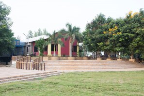Garden - V Resorts Vrindavan Gopala Bhedaghat (Shahpura)