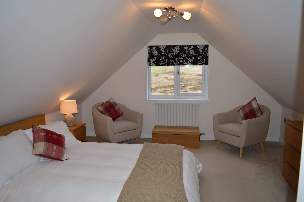 Double Room (Double Room with Shared Shower Room)