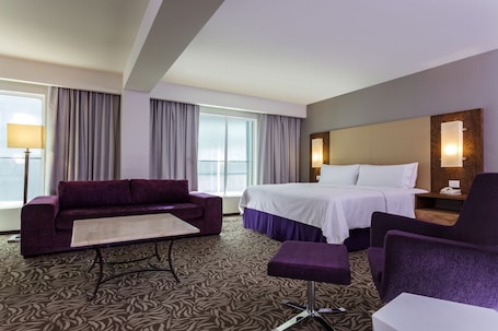 Junior Suite, 1 King Bed | Minibar, in-room safe, desk, blackout drapes