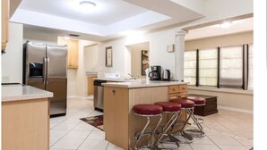 Unclassified image, 4 of 38, button - Villa 2 (Fort Lauderdale)