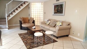 Unclassified image, 3 of 38, button - Villa 2 (Fort Lauderdale)