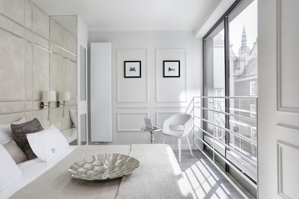 Double Room (nr 10) | Individually decorated, individually furnished, desk, iron/ironing board