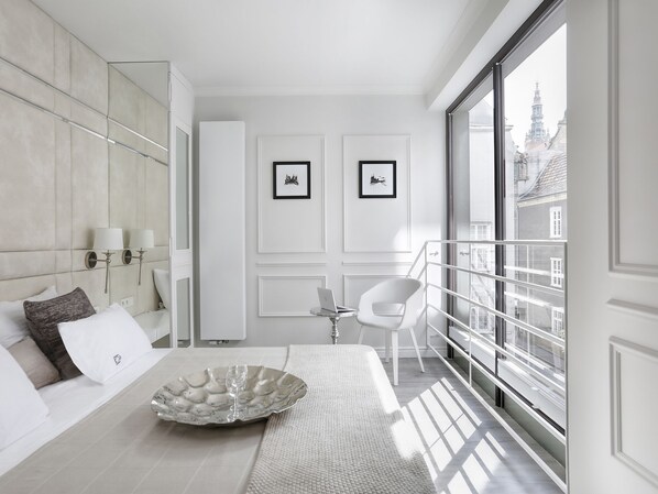 Decoración personalizada, muebles diferentes y escritorio 