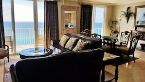 Condo, Plusieurs lits, vue sur la plage (Majestic Sun B1204) | 1 chambre, accès au Wi-Fi (inclus)