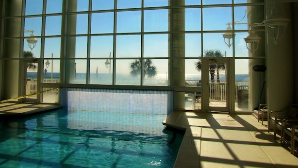Condo, Plusieurs lits, vue sur la plage (Majestic Sun B1204) | Piscine intérieure