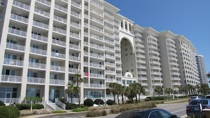 Condo, Plusieurs lits, vue sur la plage (Majestic Sun B1204) | Façade de l’hébergement 