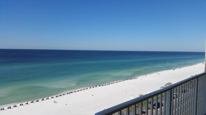 Huoneisto, 2 makuuhuonetta, rantanäköala (A804) | Näkymä rannalle/valtamerelle