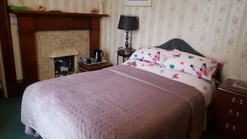 Double Room, 1 Double Bed, Ensuite | Individually decorated, individually furnished, desk, iron/ironing board