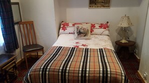Individually decorated, individually furnished, desk, iron/ironing board - Tower Guest House (Stornoway)