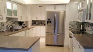 Unclassified image, 4 of 33, button - Villa 3 (Fort Lauderdale)