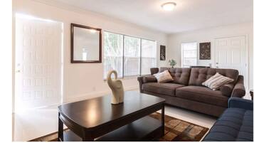 Villa, 4 Bedrooms | Living room | Flat-screen TV