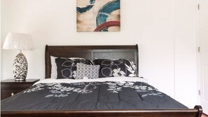 Villa, 4 Schlafzimmer | 4 Schlafzimmer, Bügeleisen/Bügelbrett, kostenloses WLAN, Bettwäsche