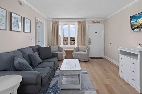 Premier Suite, Multiple Beds | Living area | Flat-screen TV