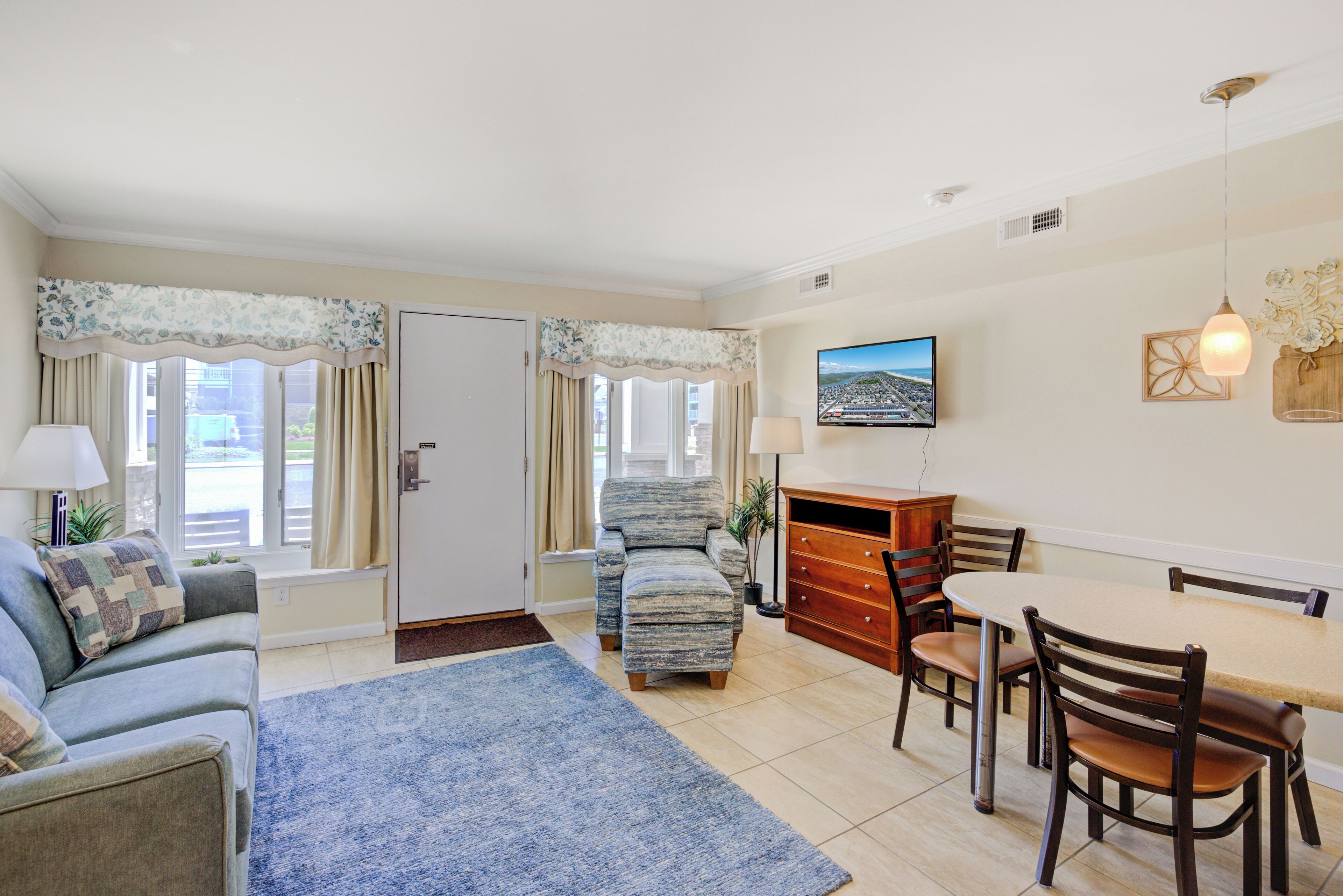 premier suite, multiple beds | living area | flat-screen tv