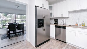 Family House, 5 Bedrooms, Private Pool | Private kitchen