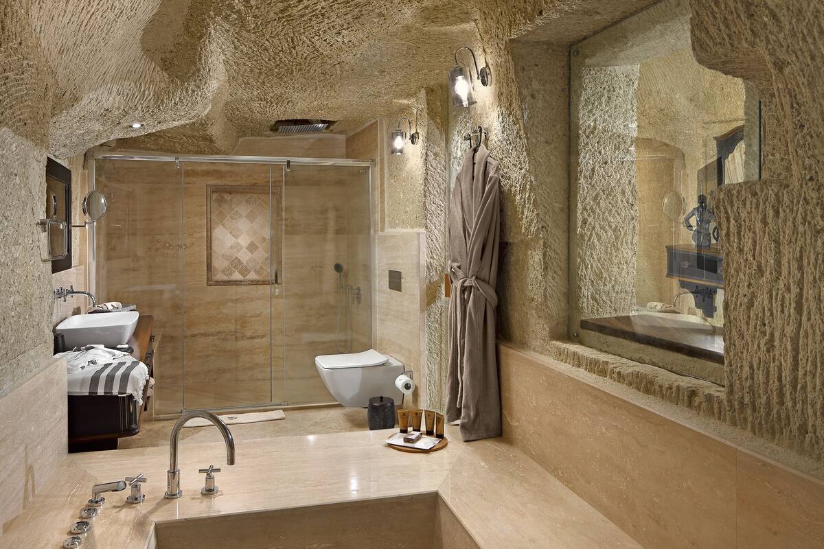 queen suite | bathroom | separate bathtub and shower, deep-soaking bathtub, rainfall showerhead