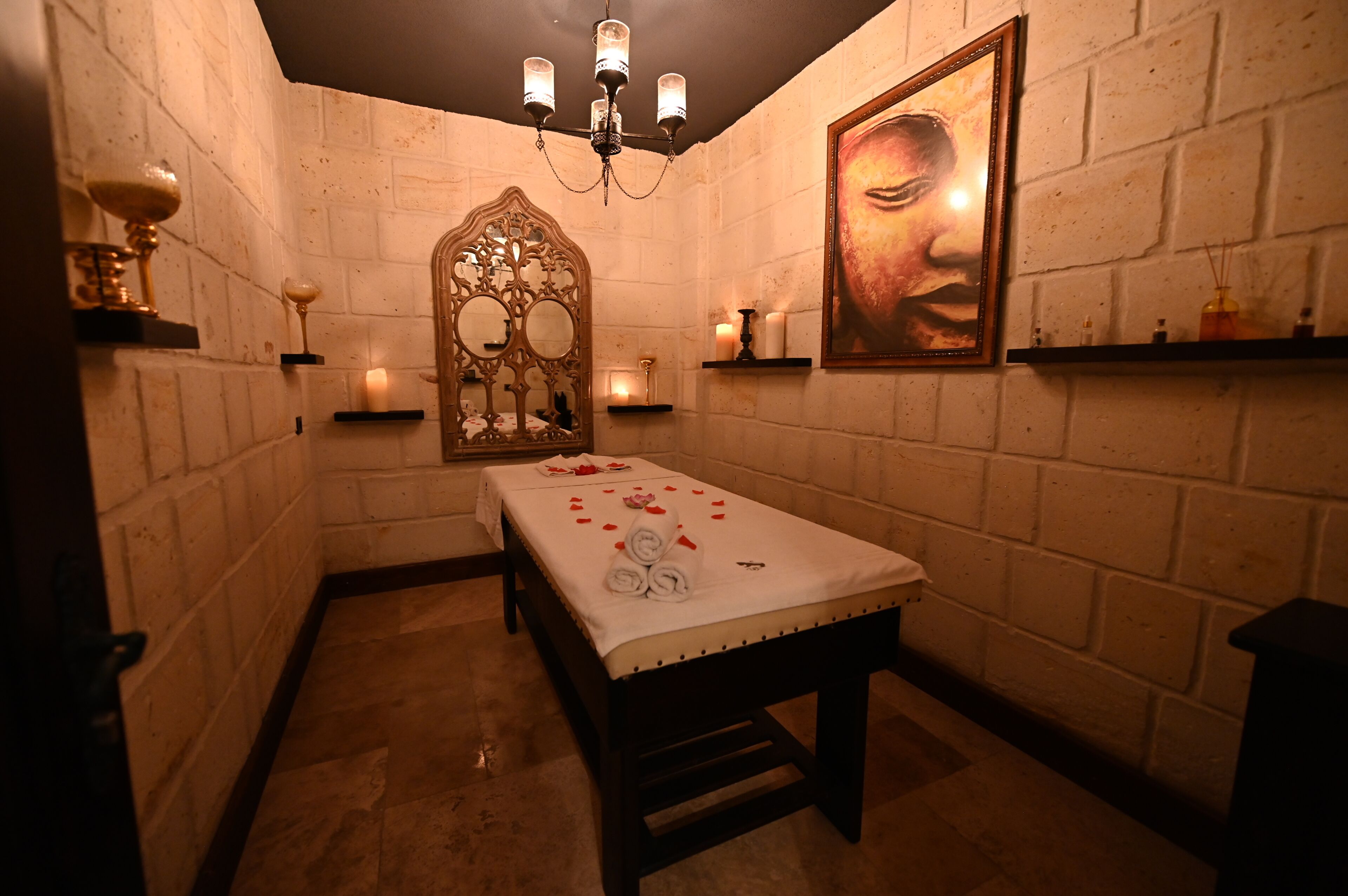 Sauna, Turkish bath, body treatments, aromatherapy, hot stone massages